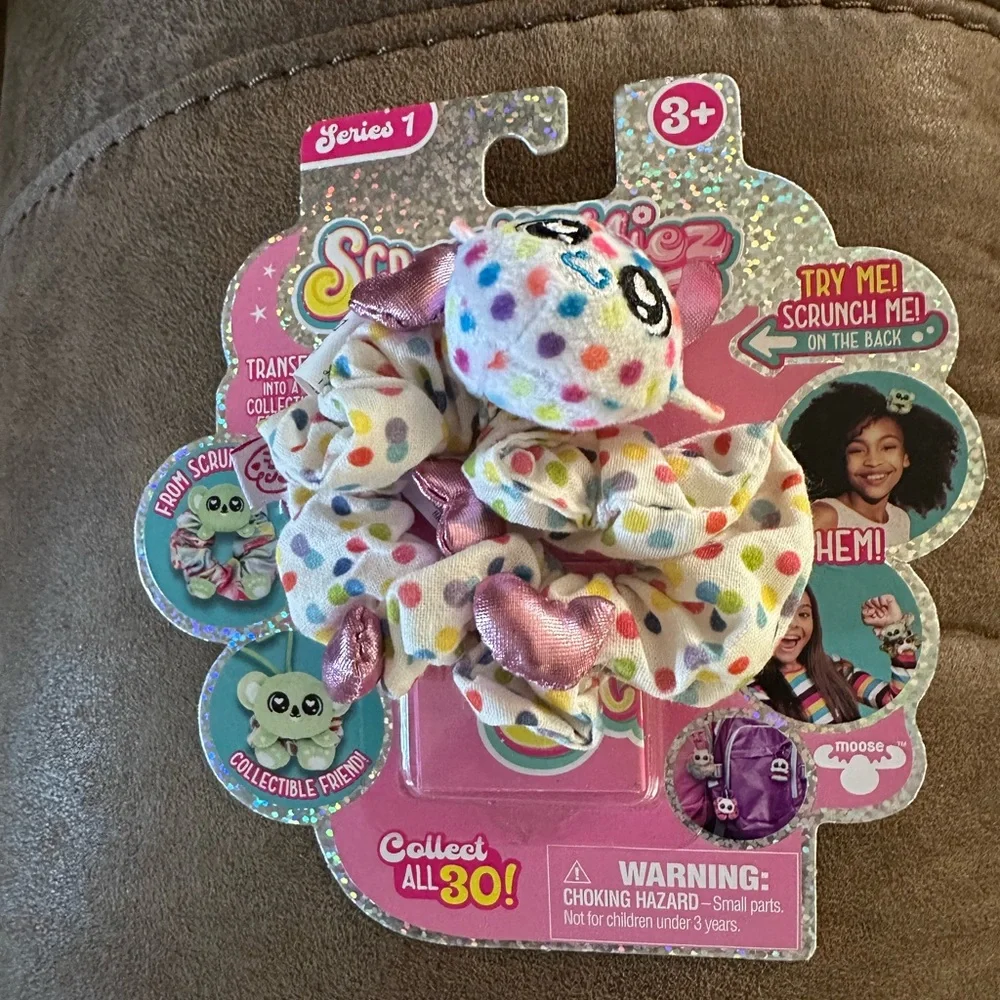 ☀️ 3/$10 lamb multi color polka dot scrunchie to friend ( see description)